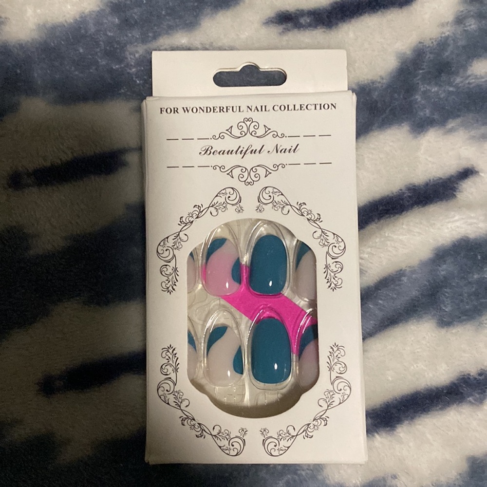Press On Nails Bundle - Picture 9 of 10